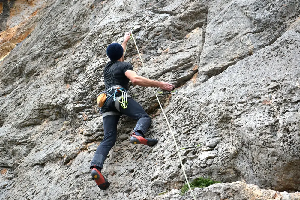 Escalade en extérieur dans les Pyrénées-Orientales (3)